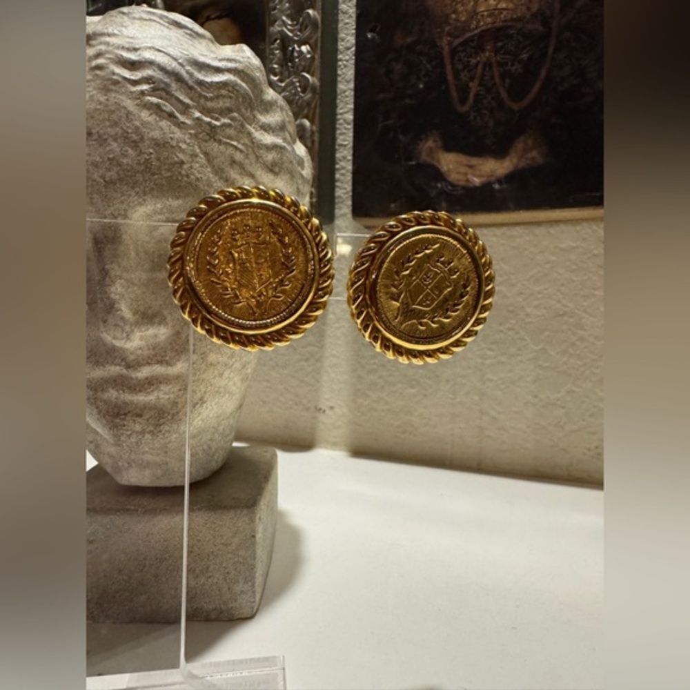 Vintage‎ Gold-Tone Crest Clip-On Earrings